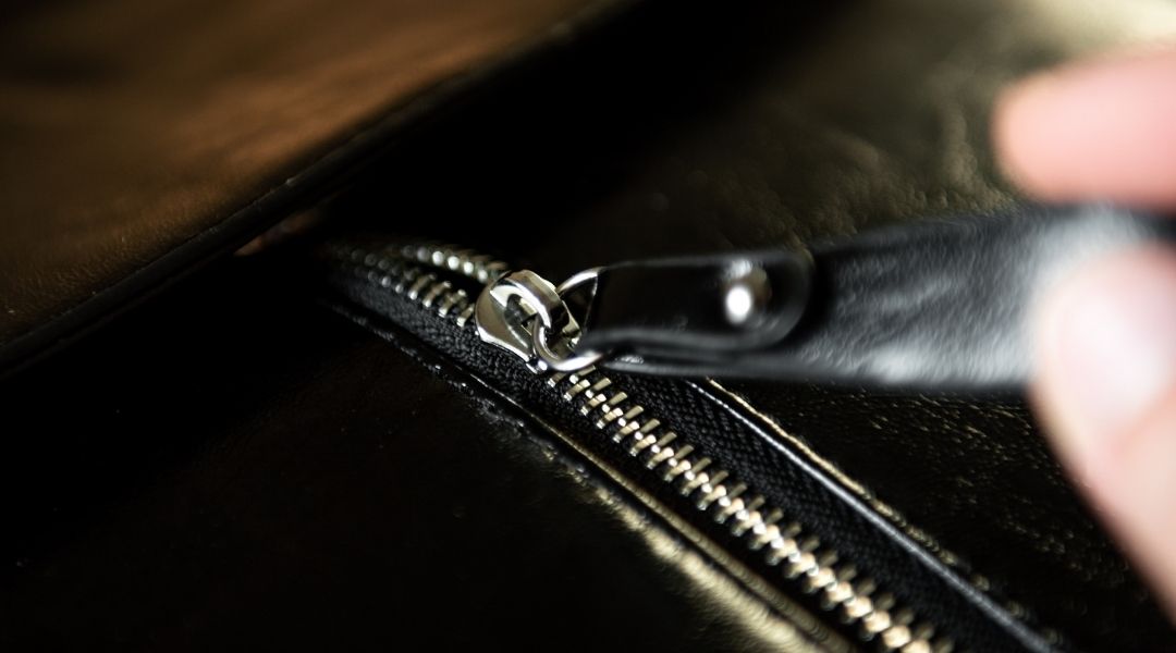 Zipper 101: Locking vs. Non-Locking Zippers - FixnZip