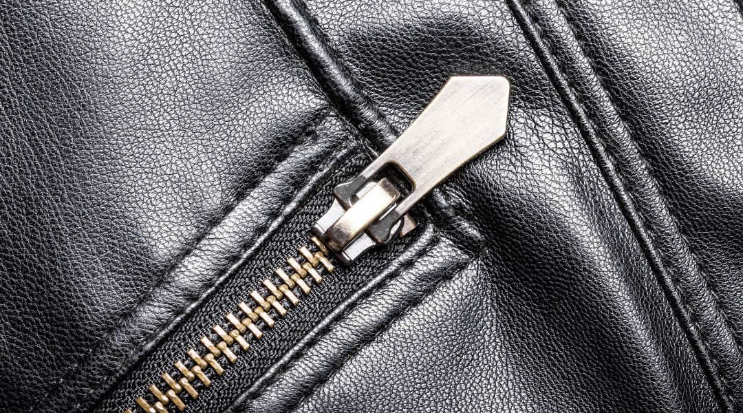 Which Zippers Are Easiest To Repair: Plastic or Metal?
